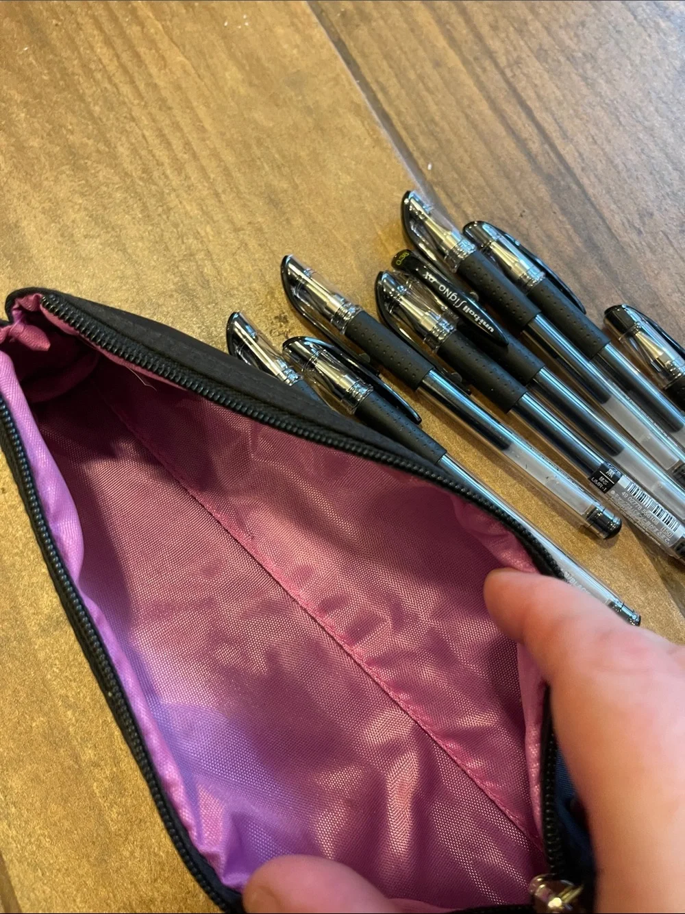 Elle Black Zipper Pencil Case with 8 Black-ink Uniball Signo DX Gel Pens